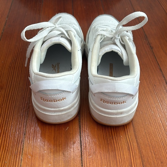 White Reebok Size 7 - Picture 4 of 5